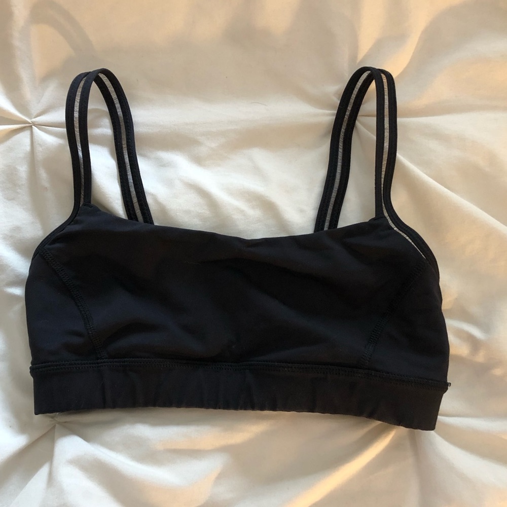 Black lululemon sports bra